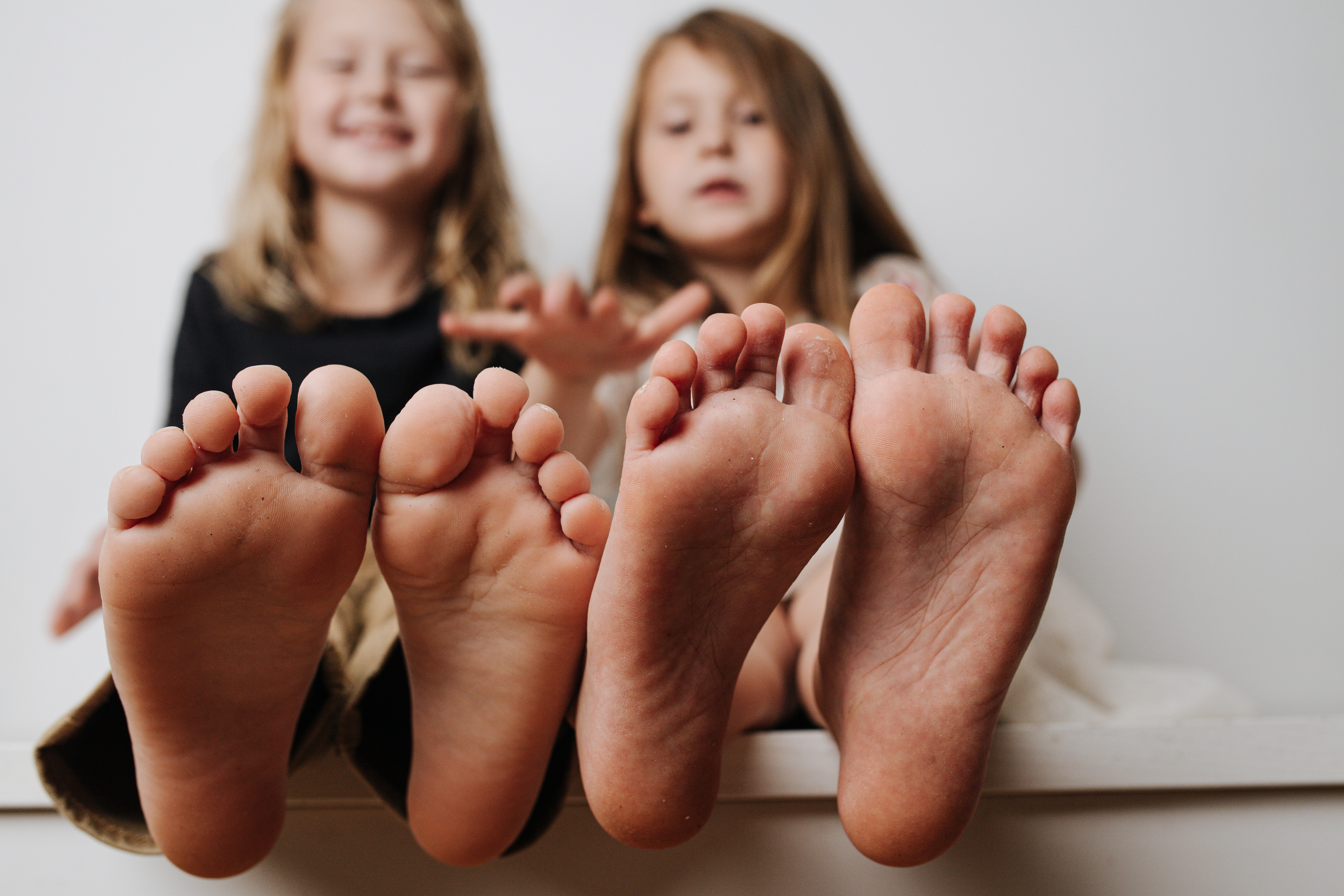 To little close. Feet дети. Маленькие feet. Feet девочек 12. Feet soles дети.